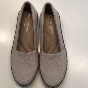 Once worn low wedge shoes in beige